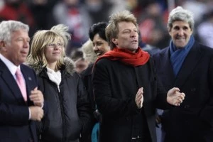 (L-R) New England Patriots team owner Robert Kraft, lead singer Jon Bon Jovi of Bon Jovi and John Kerry (D-MA) (L-R) New England Patriots team owner Robert Kraft, lead singer Jon Bon Jovi of Bon Jovi and John Kerry (D-MA)