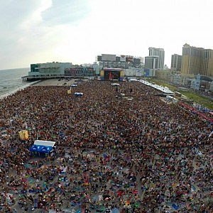 Crowd on Atlantic City beach for Blake Shelton concert Crowd on Atlantic City beach for Blake Shelton concert