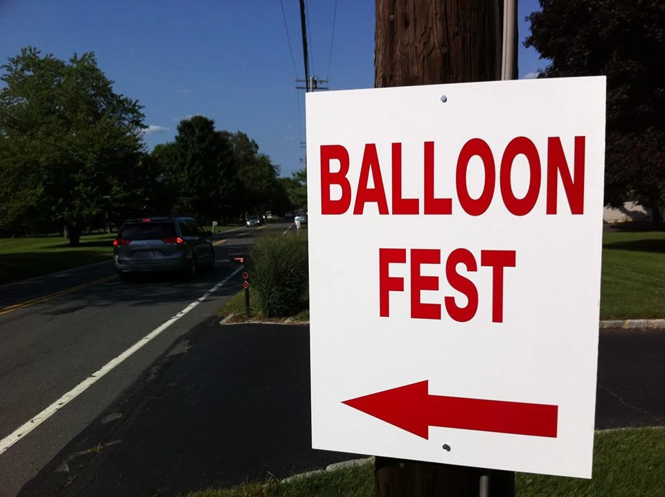 Follow the signs to the balloons! (Craig Allen photo).
