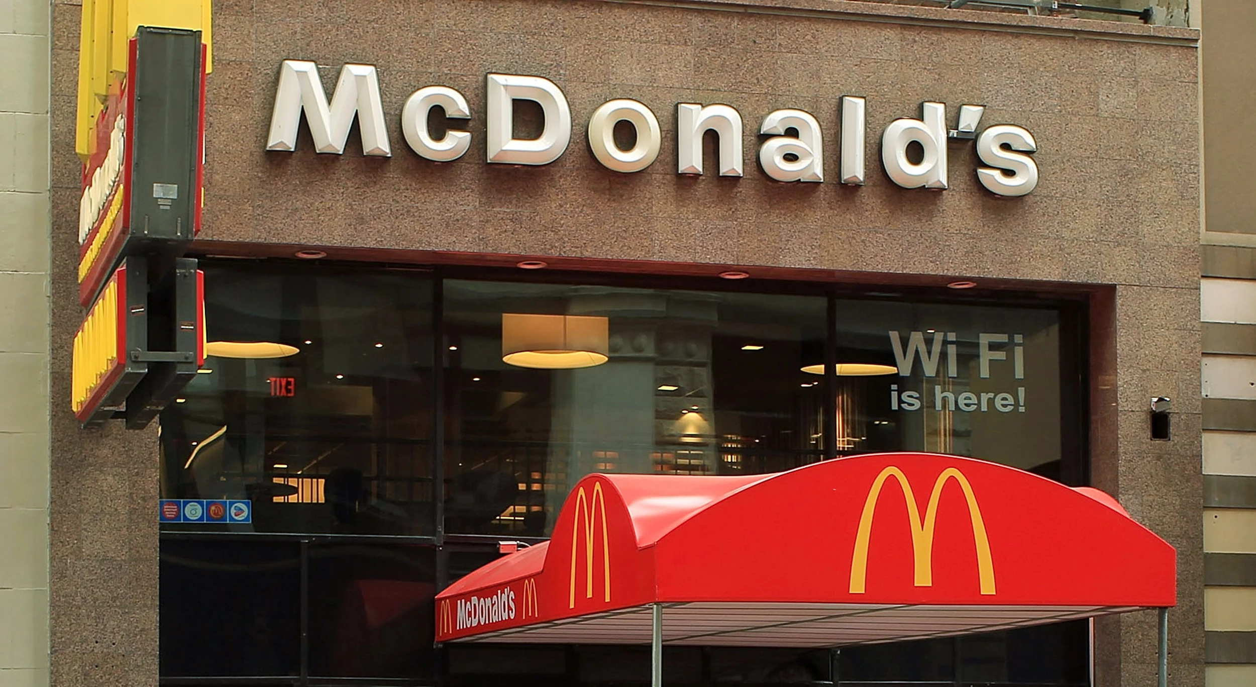 McDonald's Monthly Sales Rise 4.9 Percent