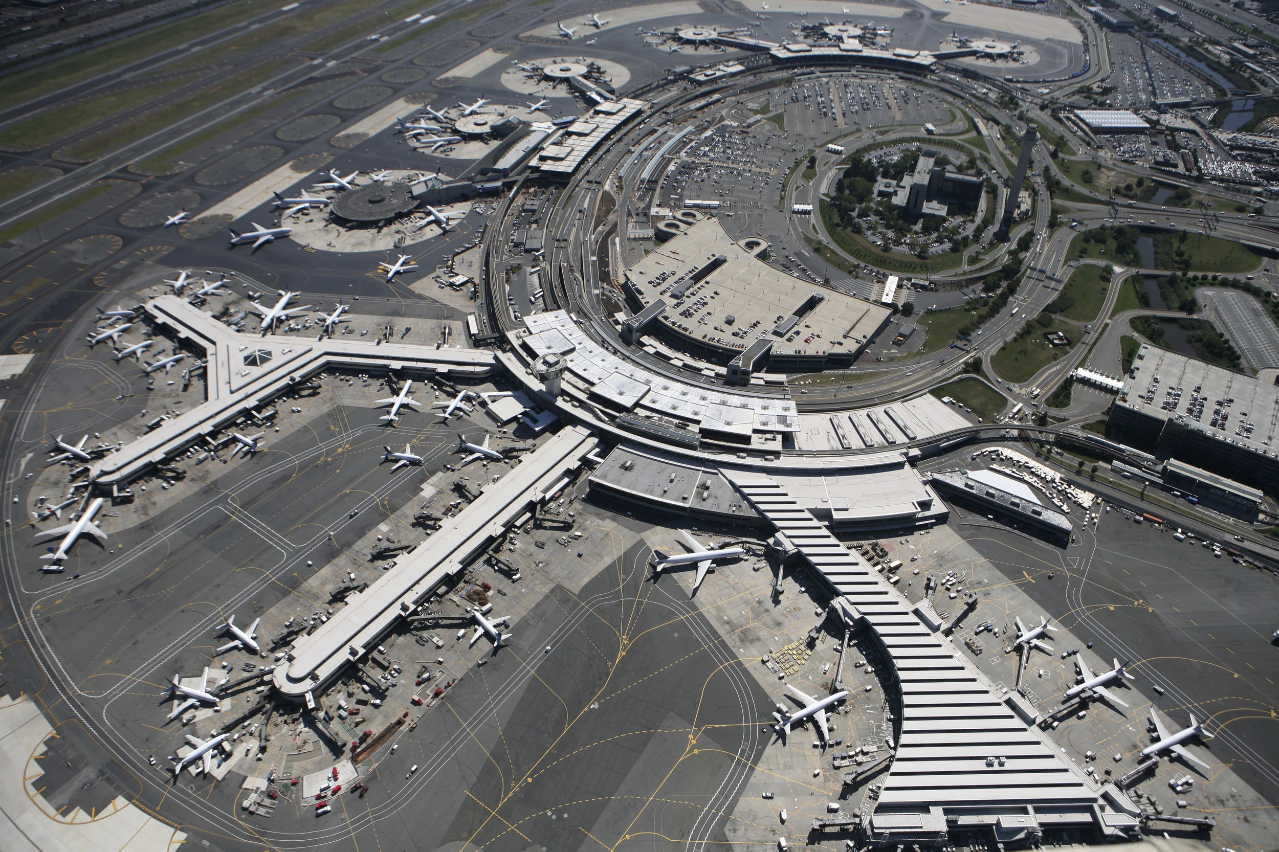 Amazon bid to put cargo hub at Newark, NJ airport is grounded