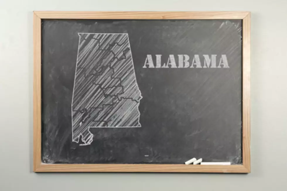 Outlined Alabama US state on grade school chalkboard (EzumeImages, ThinkStock)